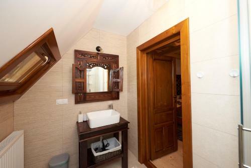 Hostal Pensiunea Agroturistica Casa Pribegilor