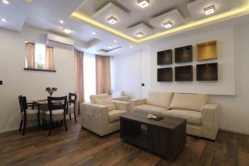 Bella Studios & Apartments
