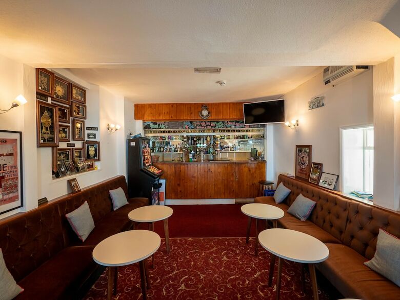 Whitehouse Hotel