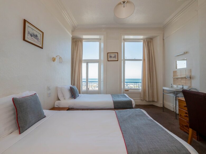 Whitehouse Hotel