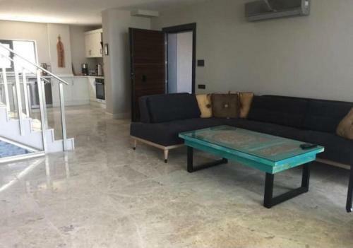 Bitez Aktur Yan? 4 Oda 4 Banyo L�x Triplex Villa
