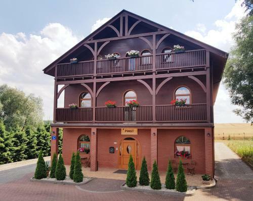 Go?ciniec Piast Hotel I Camping