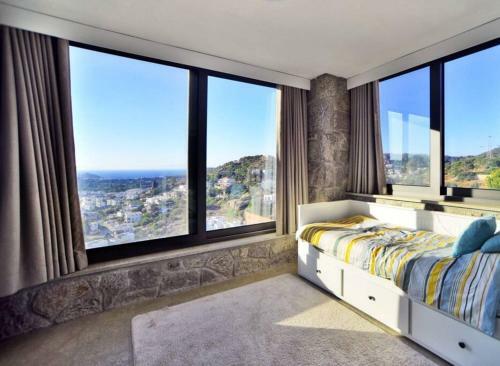 Luxury 3 Br Villa With A Private Pool In Yal?kavak