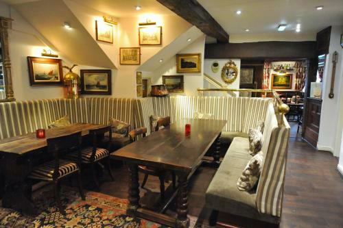 Hotel The Greyhound Coaching Inn