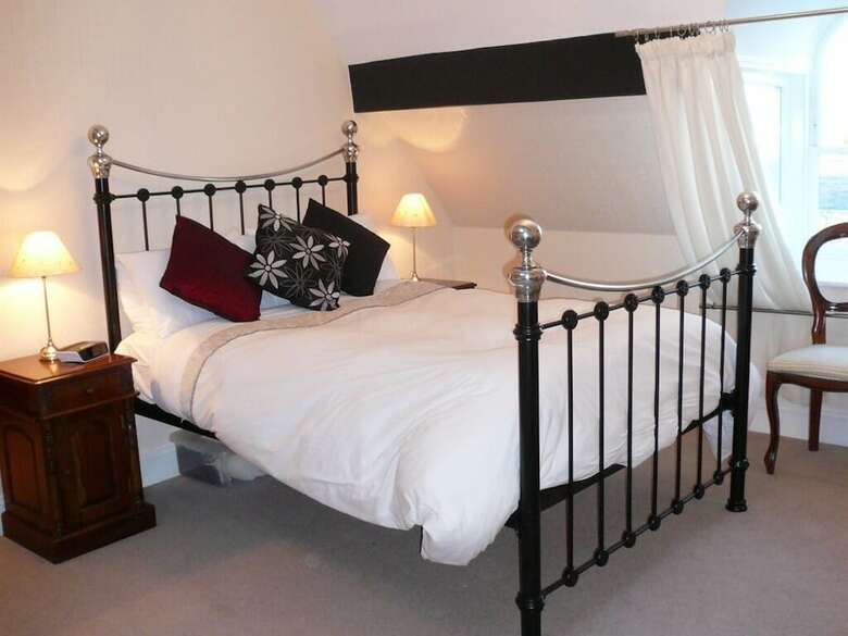 Hostal Ascot House