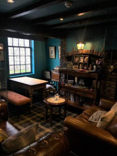 Posada Coach House Hotel