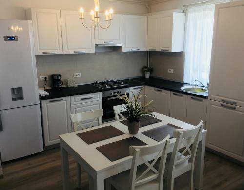 White Apartment Brasov
