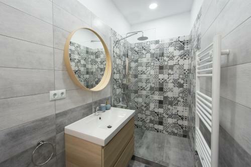 Apartamento Gorgeous Brasov Flat With Patio And Mountain Views