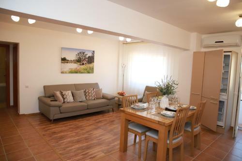 Cozy Apartment In Brasov