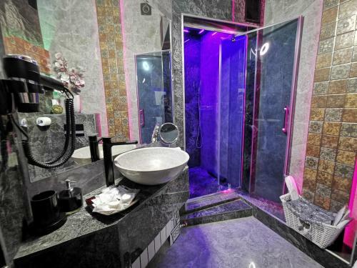 Crystal Central Apartment