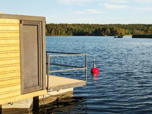 Schwimmendes Haus, Freier Blick Aufs Tolle Wasser