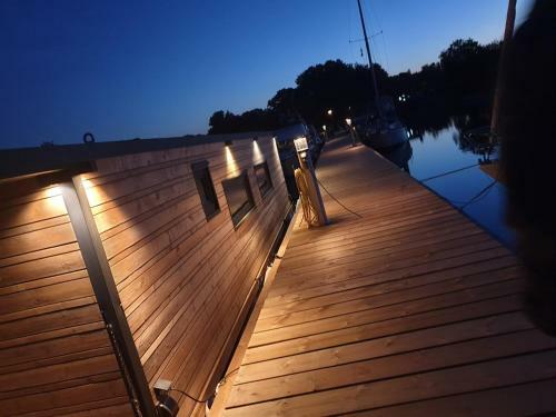 Schwimmendes Haus, Freier Blick Aufs Tolle Wasser