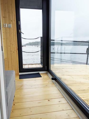 Schwimmendes Haus, Freier Blick Aufs Tolle Wasser