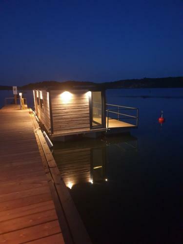 Schwimmendes Haus, Freier Blick Aufs Tolle Wasser
