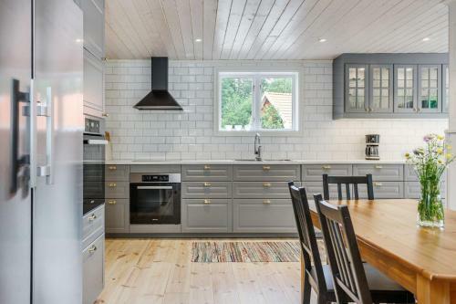 Large Vacationhome With A Modern Design