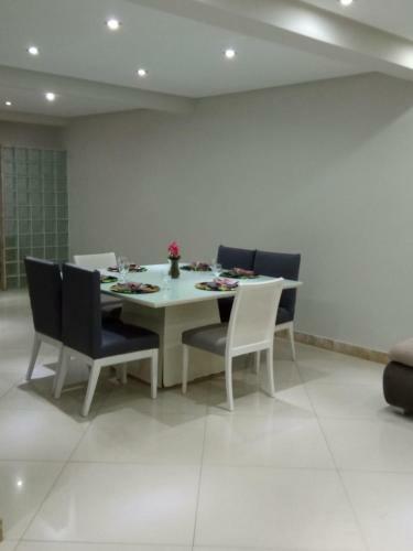 Casa Confort�vel E Espa�osa, Pr�ximo � Orla.