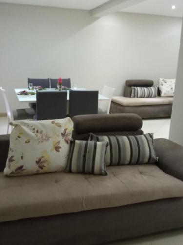 Casa Confort�vel E Espa�osa, Pr�ximo � Orla.
