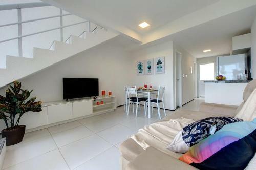 Excelente Tr�plex Em Porto Das Dunas Por Carpediem