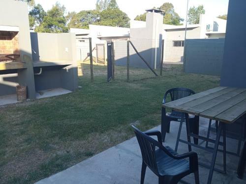 Casa Las Toscas 4 Dorm. 2 Ba�os, Fondo, Parrillero