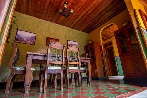 Hotel Cacique Chalal�