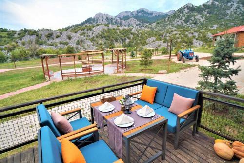 Milyos Hobbit Hotel
