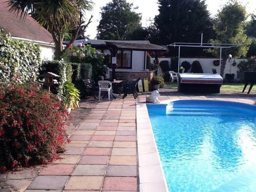 Hostal Waterside Bed And Breakfast