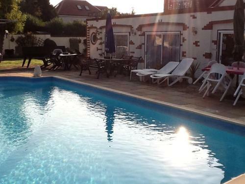 Hostal Waterside Bed And Breakfast