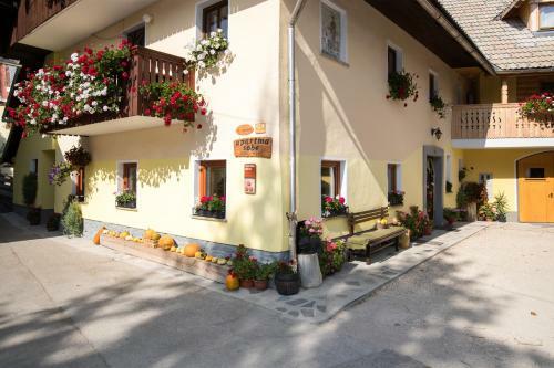 Agroturismo Farmhouse Pri Miklavu