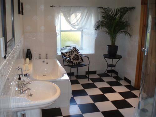 Bed & Breakfast Adniston Manor
