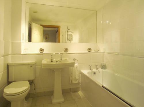 Bed & Breakfast Adniston Manor