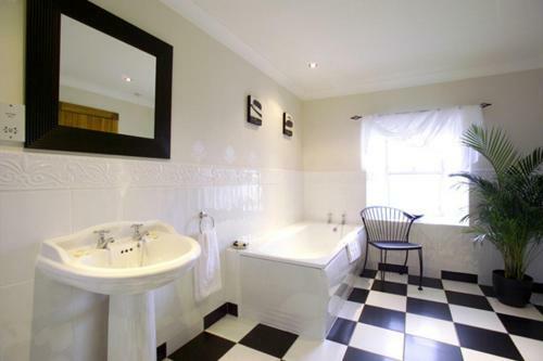 Bed & Breakfast Adniston Manor