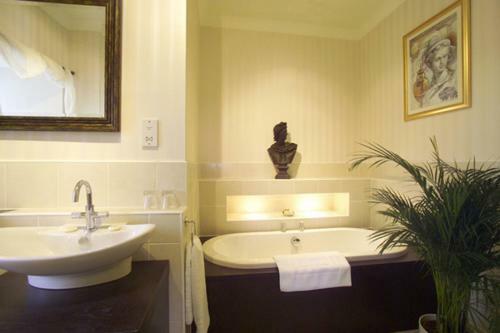 Bed & Breakfast Adniston Manor