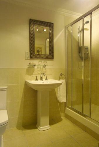 Bed & Breakfast Adniston Manor