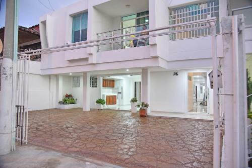 Beautiful 2 Br Apartment
