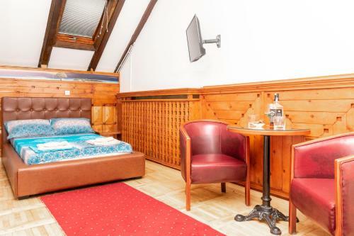 Hostal Fortezza Rooms