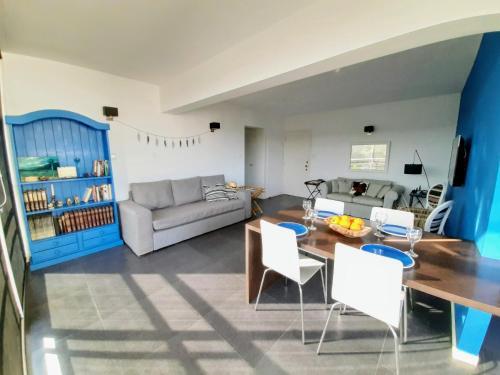 Apartamento Edificio Isla de Gorriti Casa Azul Primera Linea Mar I Playa Mansa Parada 10