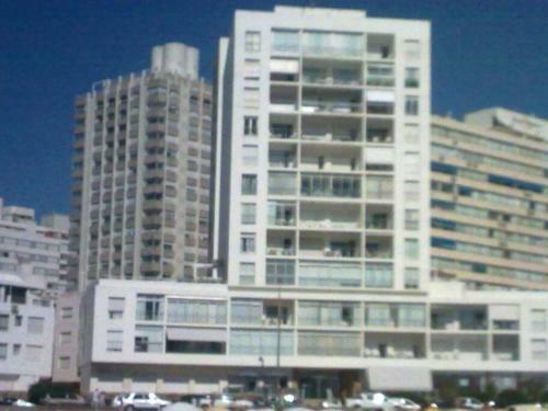 Coqueto Apartamento Frente Al Mar.