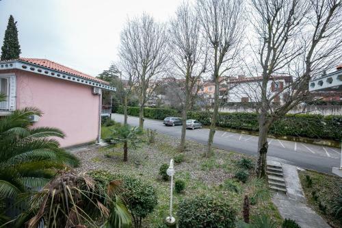 Apartma ?usterna