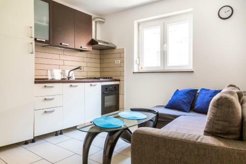 Sunny Old Town Apartment