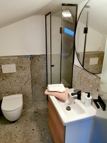 Rainbow Apartment, Koper