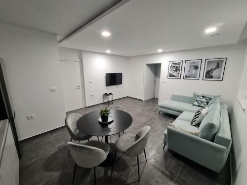 Villa Capris Apartments