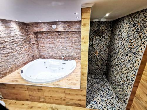Canti Jacuzzi Apartments
