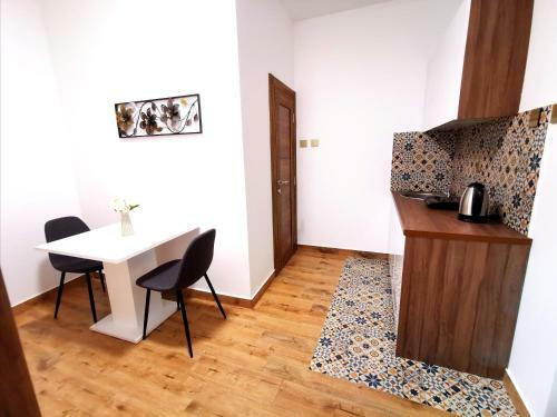 Canti Jacuzzi Apartments