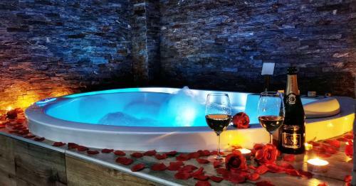 Canti Jacuzzi Apartments