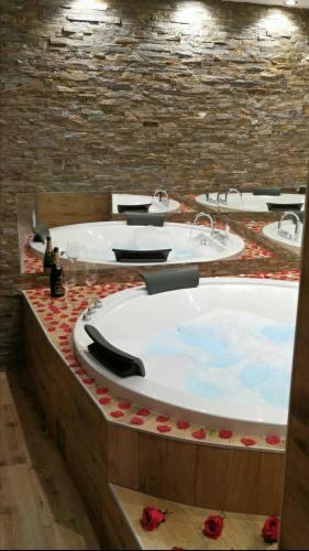 Canti Jacuzzi Apartments