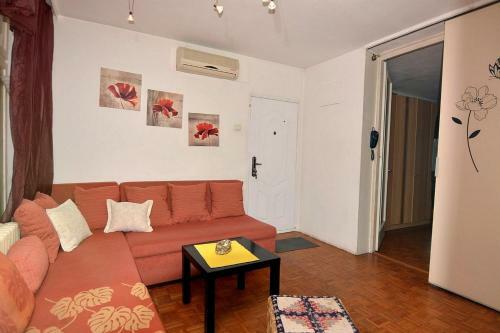Apartman 3 Sobe - Lokacija Sajam- Bolnica - Stanica