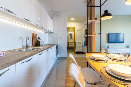 M&t Apartment