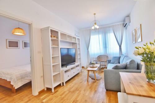 Regina Apartments