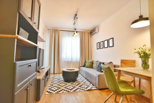 Regina Apartments