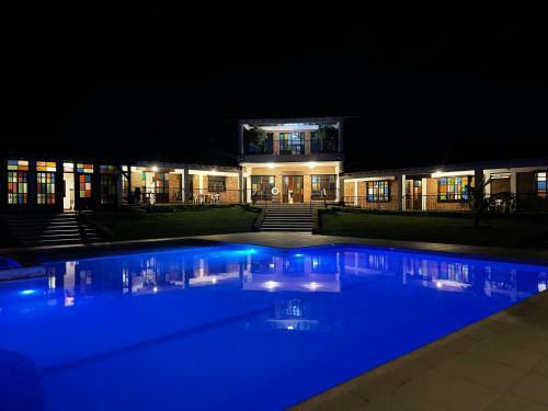 Lake House Calima